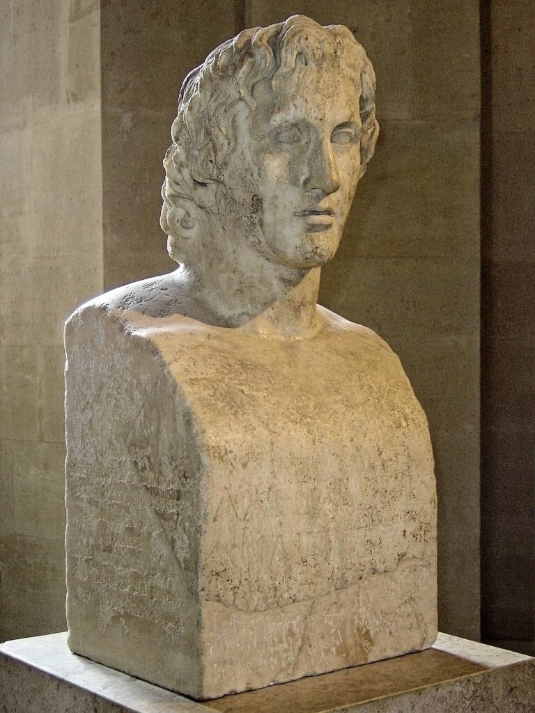 Alexander's head forms the top of a pillar. He is depicted with wavy hair down to his neck and an oval face, gazing into the distance. 