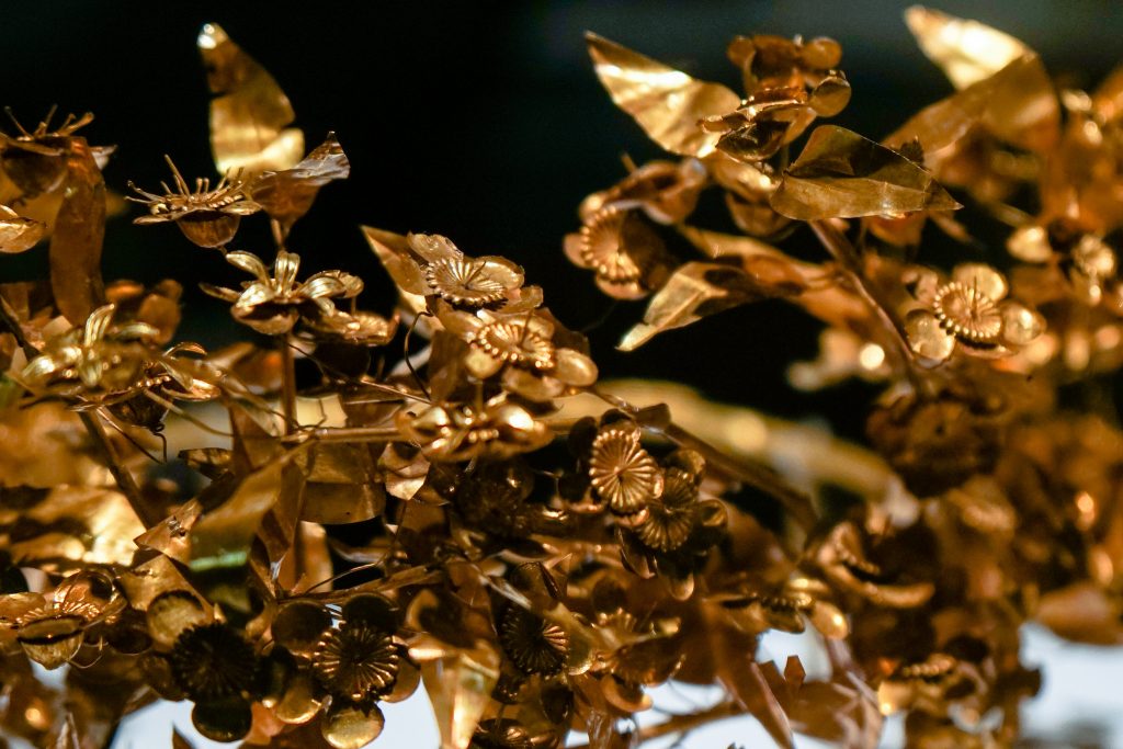 gold wreath of myrtles