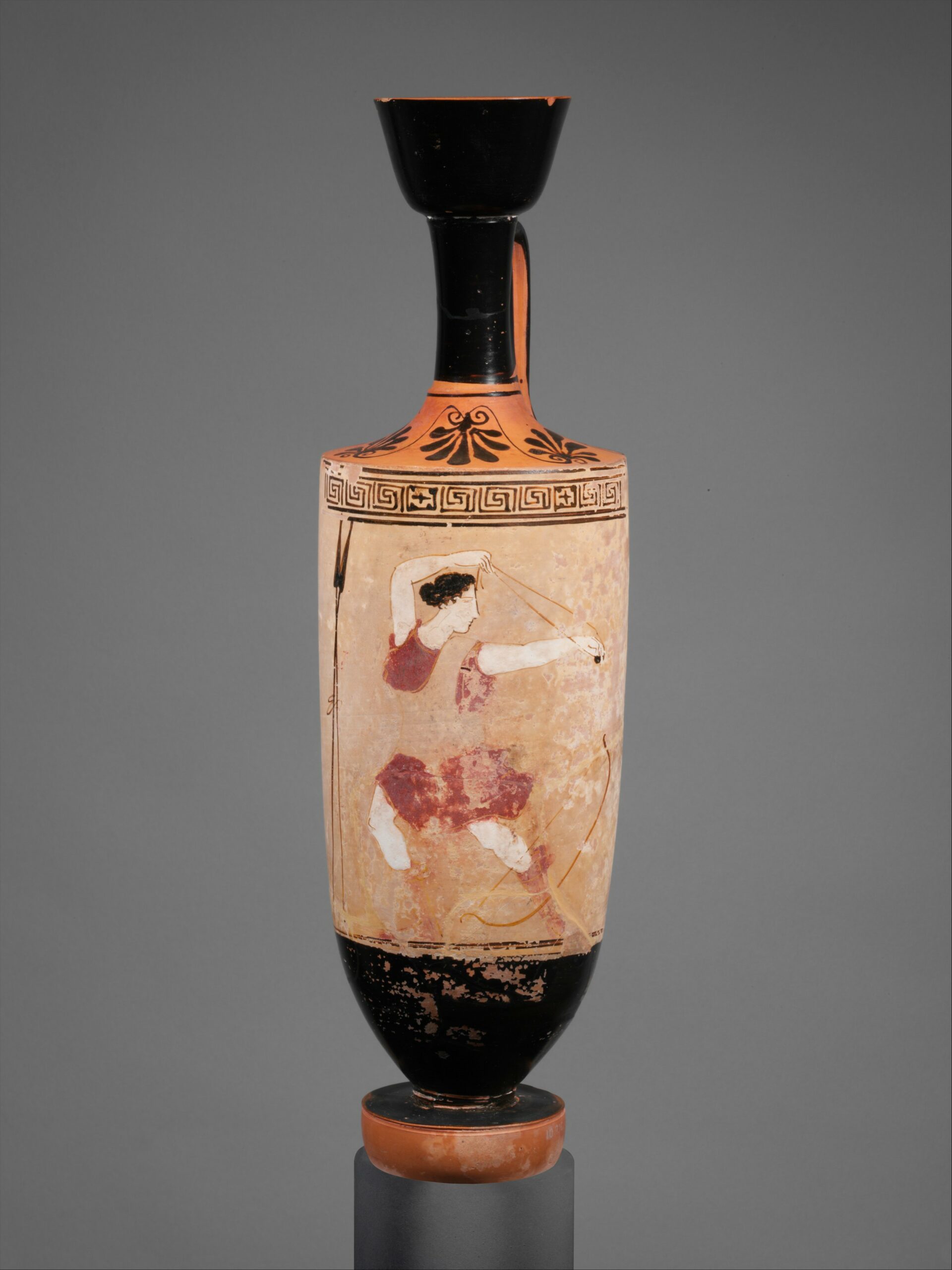 Vase painting: Amazon with slingshot