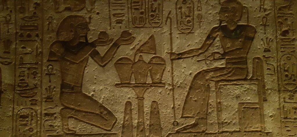 Photo: Ramesses II offering to god