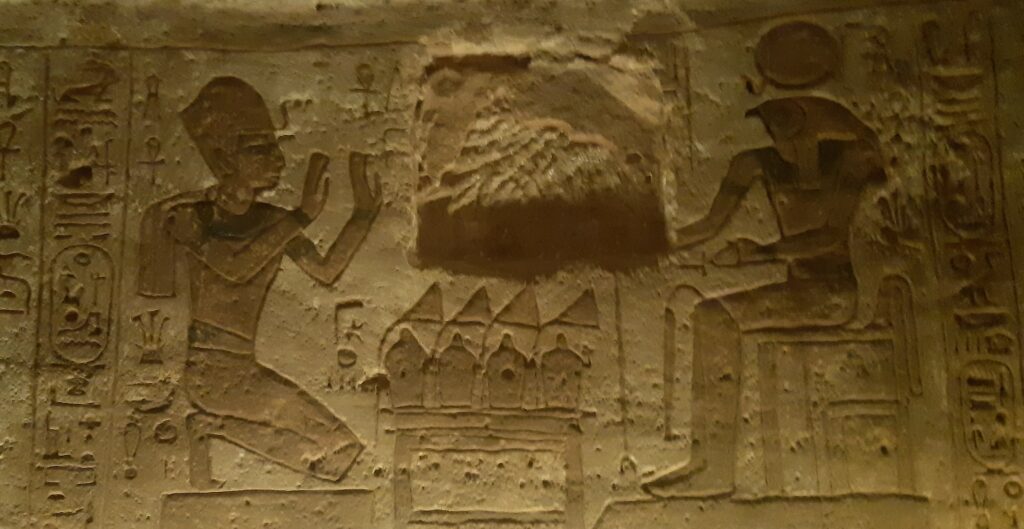 Photo: Ramesses II making offerings to the gods